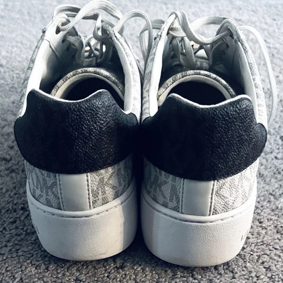 Michael Kors Cream & White Sneakers Classic Design - Picture 3 of 6